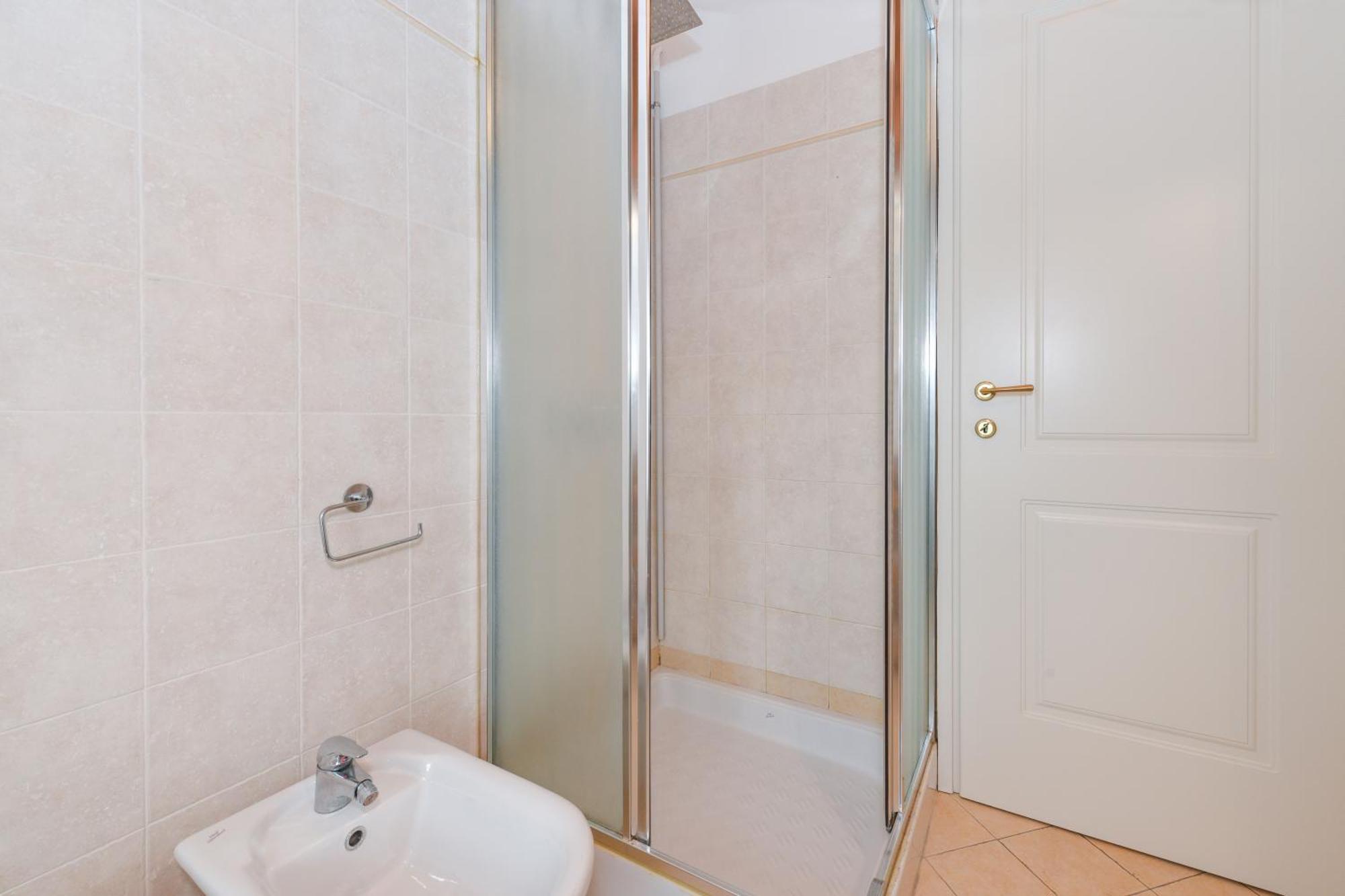 דסנזאנו דל גארדה Wendy Apartment- Twobedroom & Pool & Parkprivatefree & Sports מראה חיצוני תמונה